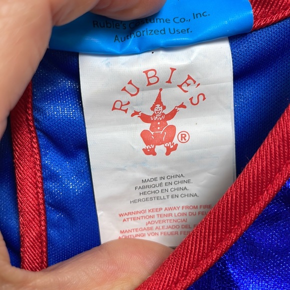 Kids Supergirl Costume - Picture 3 of 11